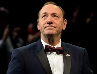 «Με ανάγκασε να αγγίξω τα γεννητικά του όργανα» - Μασέρ καταγγέλλει τον Κέβιν Σπέισι για σεξουαλική επίθεση